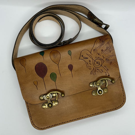 Music hand bag chic made of natural leather